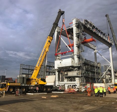 McKay United, an equipment rental and service company in Australia, deployed a Grove GMK7450 and a GMK5250L to repair a derailed gantry crane at Australia’s first automated port — Victoria International Container Terminal in Port Melbourne. The project was the biggest lift McKay United has completed since owning both Grove all-terrain cranes.